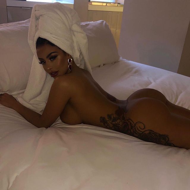 Дівчина тижня: пишногруда модель Хлоя Саксон, яку називають британською Кардашян (18+) - фото 424087