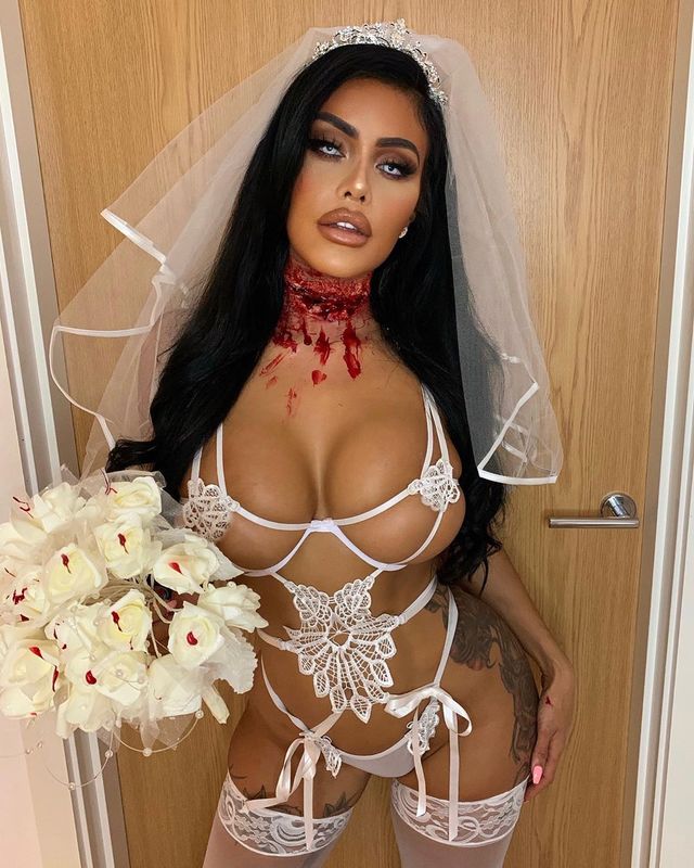 Дівчина тижня: пишногруда модель Хлоя Саксон, яку називають британською Кардашян (18+) - фото 424093