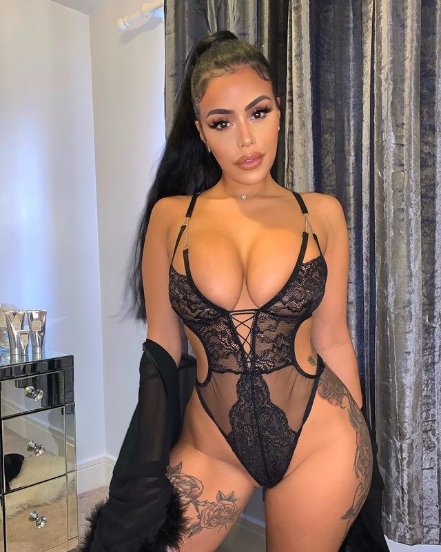 Дівчина тижня: пишногруда модель Хлоя Саксон, яку називають британською Кардашян (18+) - фото 424094