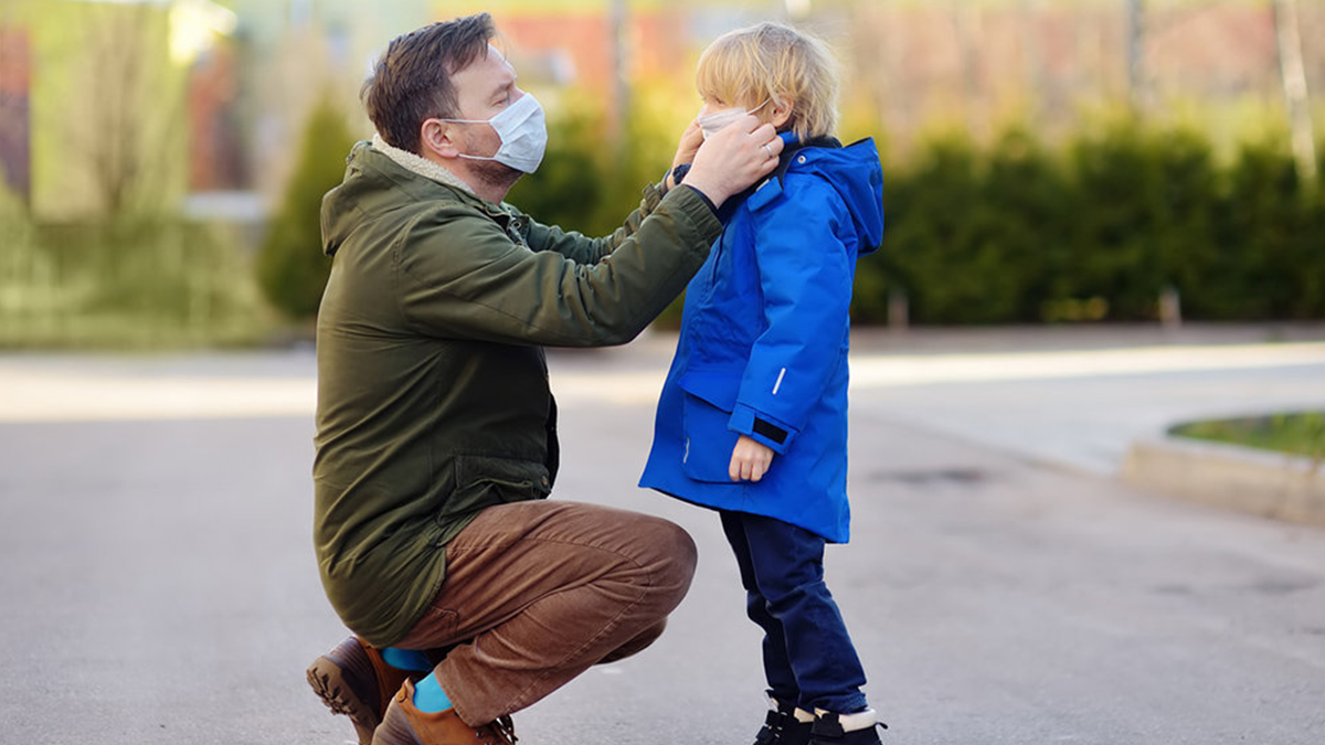 Як носити маску з тканини школярам - фото 1