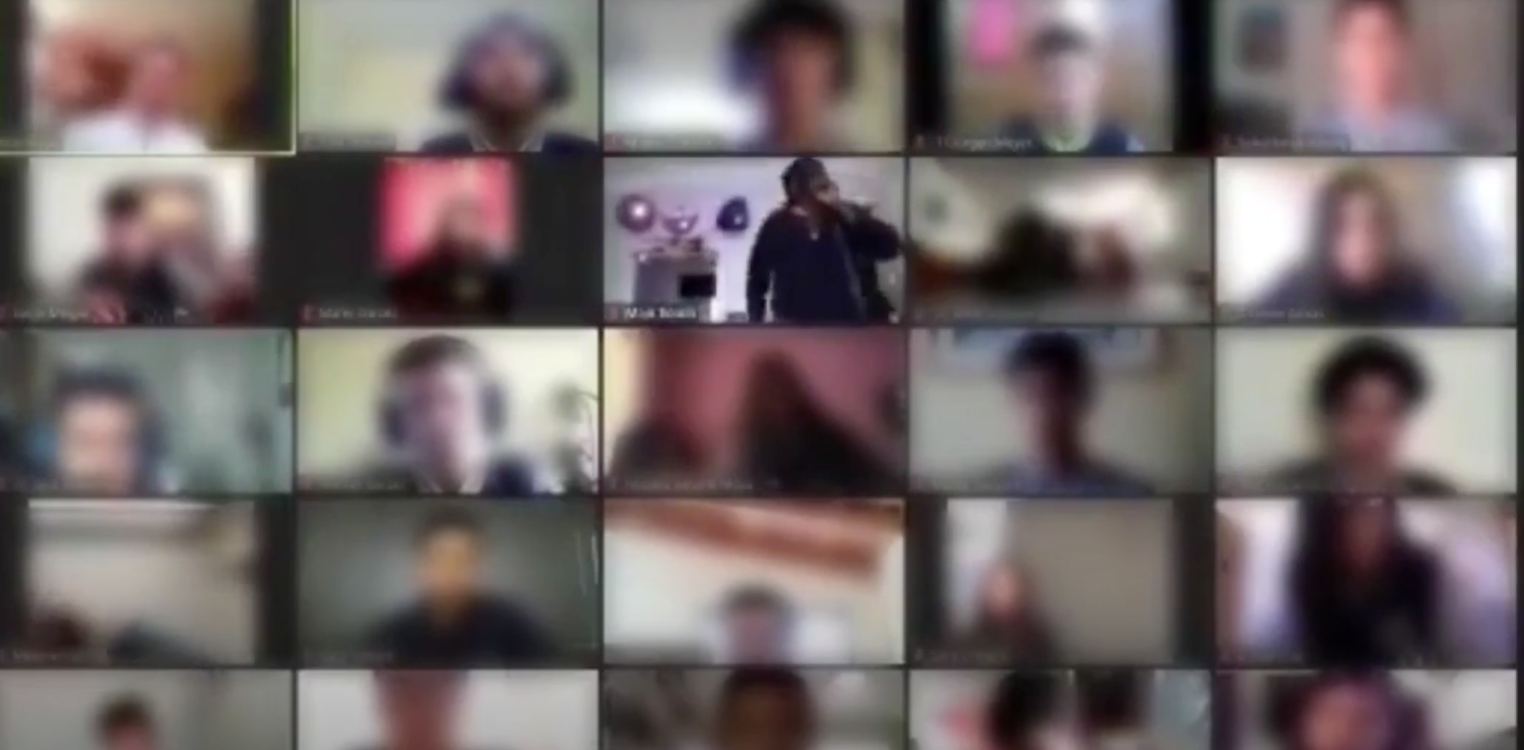 В Еквадорі грабіжники увірвалися у будинок дівчини під час уроку в Zoom: відео