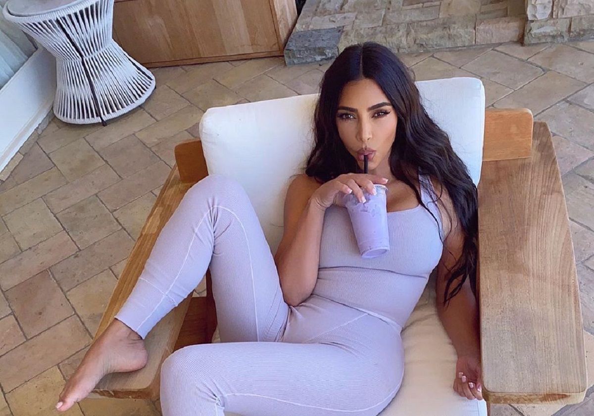 Кім Кардашян у спідньому - фото 1