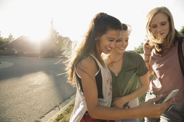 Науковці розповіли, як вподобання та коментарі впливають на самооцінку - фото 424417