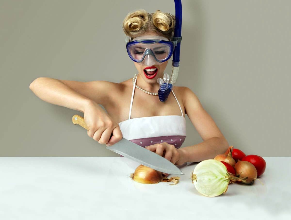 Як не плакати під час нарізання цибулі: перевірені методи