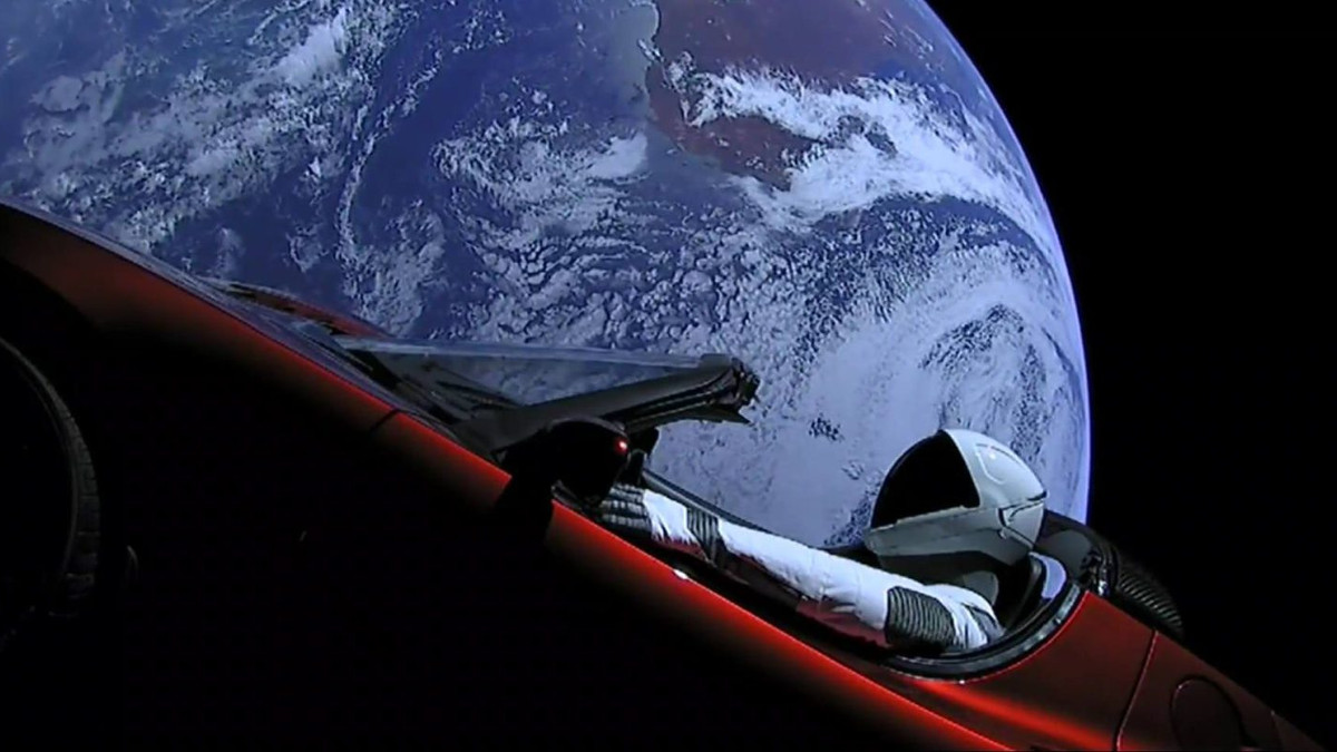 Tesla Roadster у космосі - фото 1