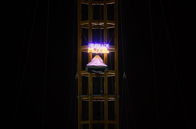 Jeep відкрив найекстремальніший мотель у світі: аж дух перехоплює - фото 424500