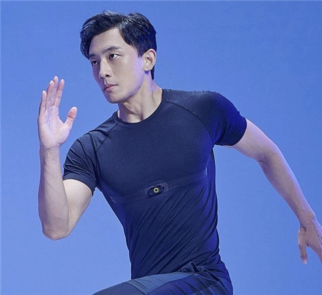 Xiaomi випустила футболку, яка вимірює пульс - фото 424543