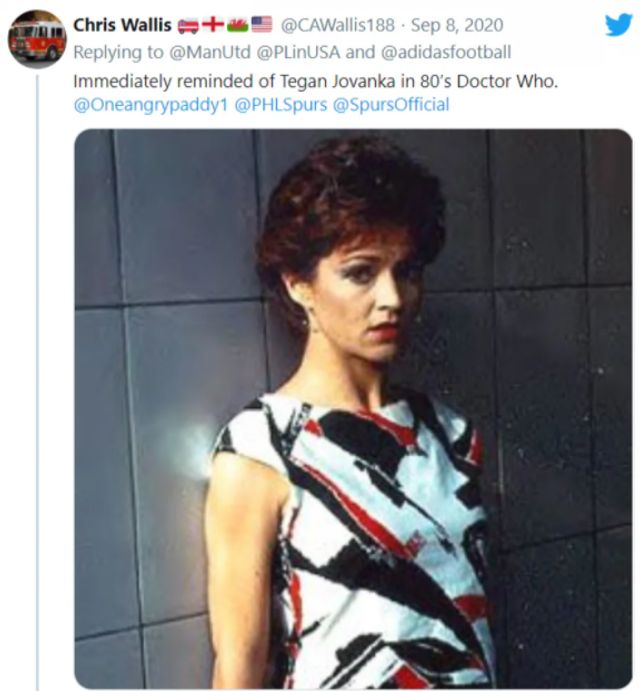 Манчестер Юнайтед представив незвичайний комплект форми: у мережі почали з'являтися меми - фото 424566