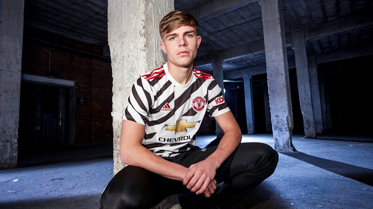 Манчестер Юнайтед представив незвичайний комплект форми: у мережі почали з'являтися меми