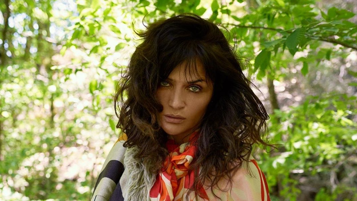 Супермодель приміряла боді, який носила 30 років тому: спокусливі фото