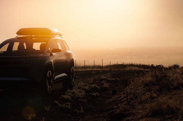 Lucid розкрив нашумілого конкурента Tesla Model X на нових фото - фото 424709