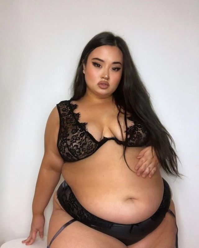 Пишнотіла красуня знялася у сексуальній білизні і стала моделлю: фото - фото 424811