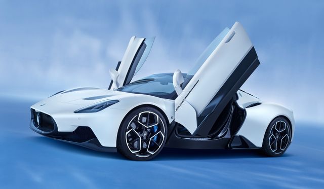 Maserati презентувала люксовий суперкар MC20: ефектні фото - фото 424836