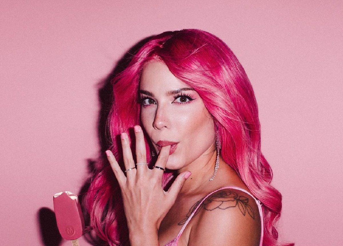 Холзі в купальнику - фото 1