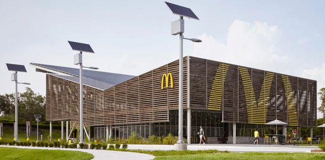 У США відкрили перший McDonald's з нульовим енергоспоживанням - фото 425152