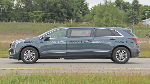 Cadillac перетворив компактний позашляховик у шестидверний лімузин - фото 425343