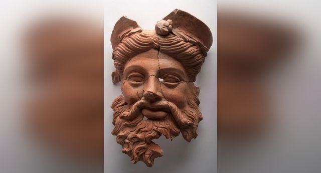 В Туреччині знайшли найдавнішу маску грецького бога: фотофакт - фото 425357