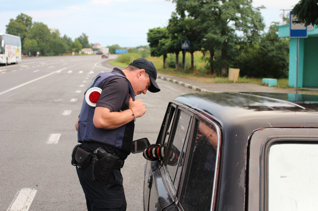 Поліції можуть дозволити проводити техогляд на місці зупинки авто