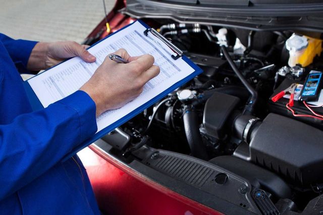 Поліції можуть дозволити проводити техогляд на місці зупинки авто - фото 425379