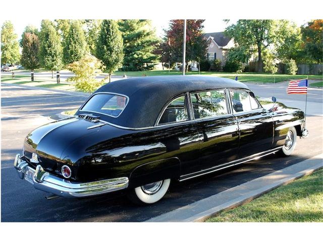 У США виставили на продаж раритетний лімузин американського президента - фото 425494