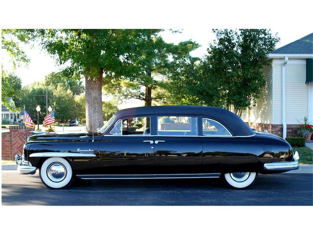 У США виставили на продаж раритетний лімузин американського президента - фото 425495