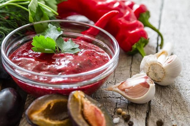 Ткемалі зі слив та аличі на зиму: прості рецепти грузинського соусу - фото 425530