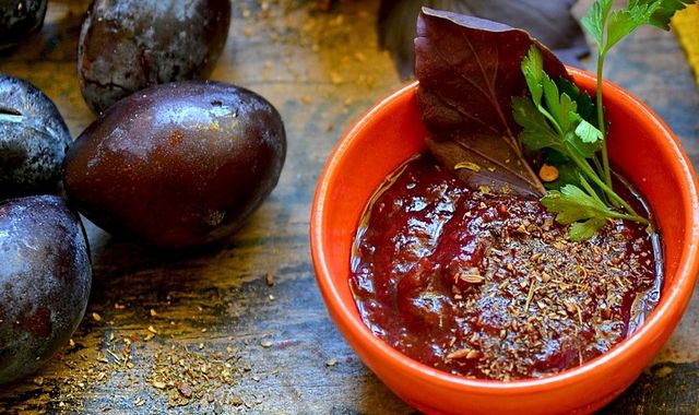 Ткемалі зі слив та аличі на зиму: прості рецепти грузинського соусу - фото 425532