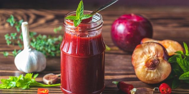 Ткемалі зі слив та аличі на зиму: прості рецепти грузинського соусу - фото 425533