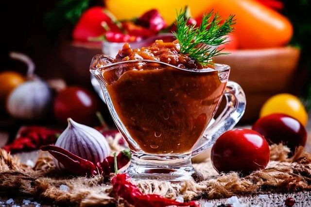 Ткемалі зі слив та аличі на зиму: прості рецепти грузинського соусу - фото 425535