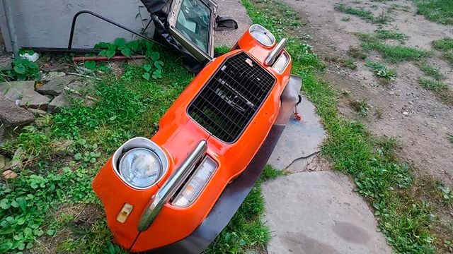 Психанув: чоловік розпиляв Chevrolet Camaro на частини у прямому ефірі - фото 425584