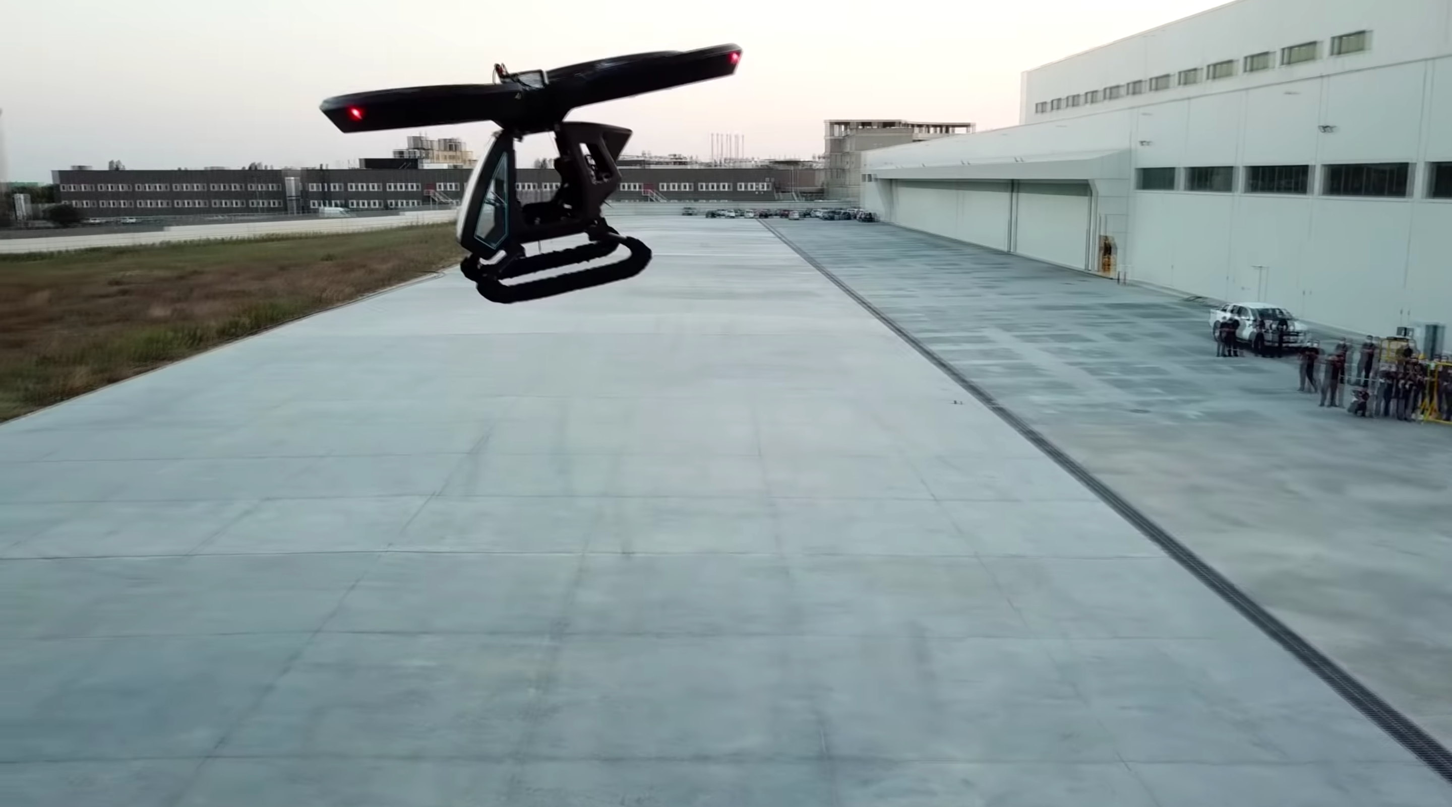 Турецькому аеромобілю вдалося піднятися на 10 метрів у висоту: відео