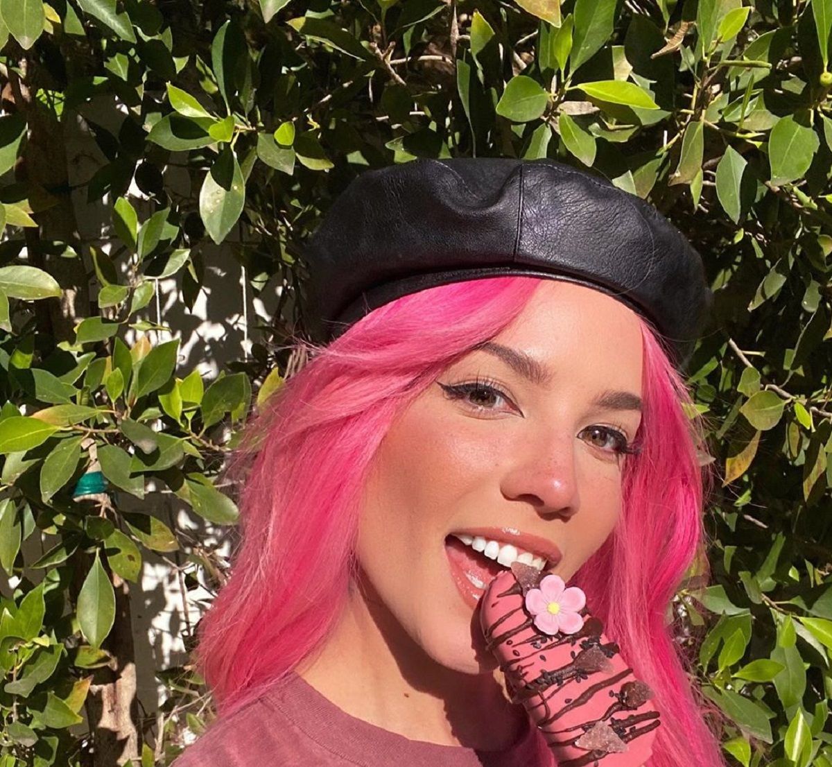 Відома співачка Холзі захопила сексуальною фотосесією (18+)