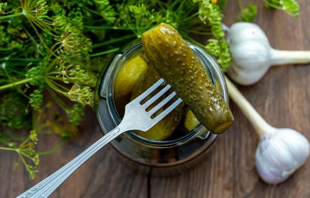 Не їжте багато консервацій і соління - фото 426053