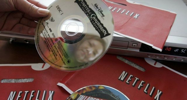 Скільки людей по цей час орендують DVD-диски у Netflix: шокуючі цифри - фото 426099