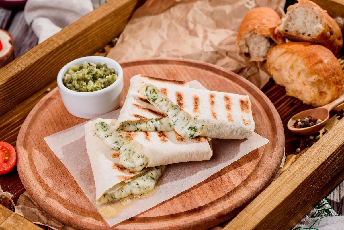 Ідея для вечері: готуємо рулет з лаваша з сиром