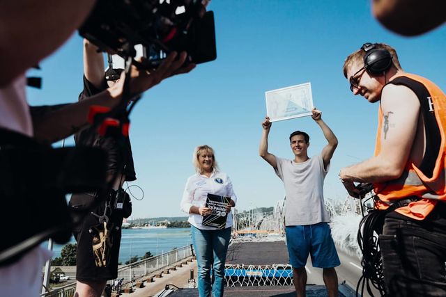 Український паркурист здійснив рекордний стрибок на швидкості: шалене відео - фото 426268