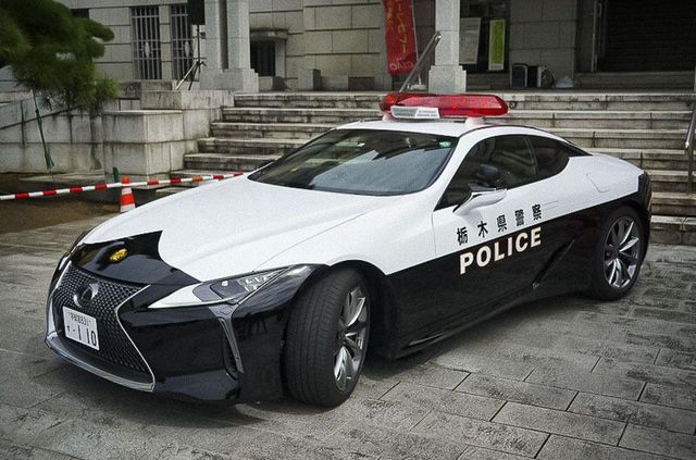 Це вам не Prius: в автопарку японської поліції з'явилося розкішне суперкупе Lexus - фото 426299