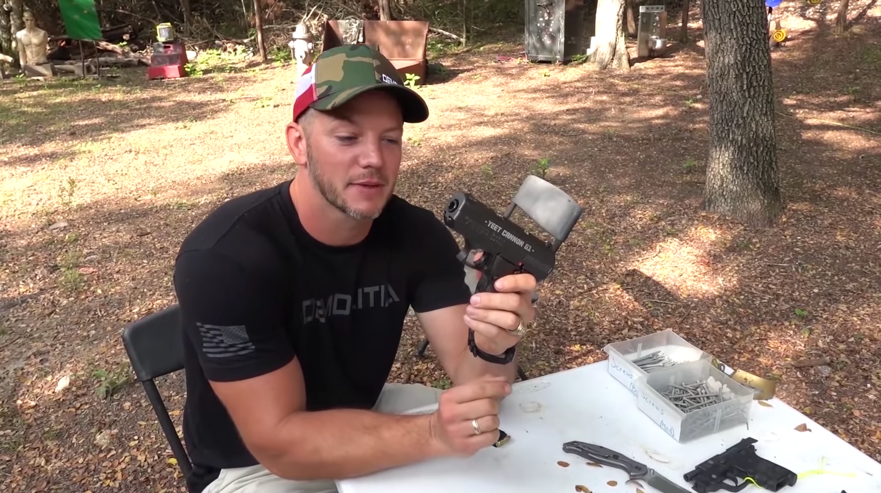 Що буде, якщо вистрелити з одного пістолета у дуло іншого: божевільний експеримент