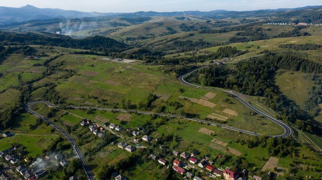 У мережі з'явилися вражаючі фото відремонтованої траси до Синевиру - фото 426496