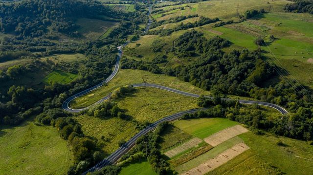 У мережі з'явилися вражаючі фото відремонтованої траси до Синевиру - фото 426498