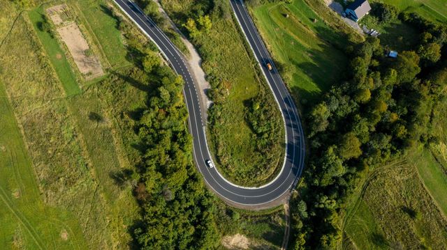 У мережі з'явилися вражаючі фото відремонтованої траси до Синевиру - фото 426500