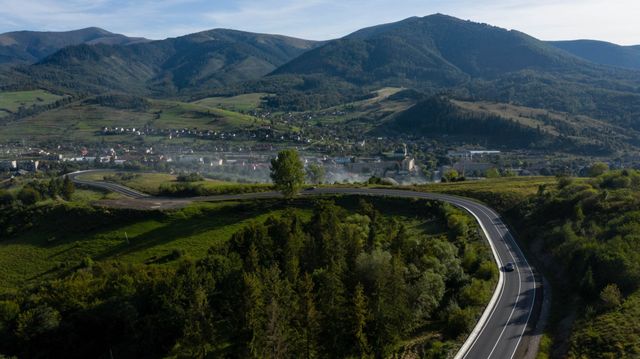 У мережі з'явилися вражаючі фото відремонтованої траси до Синевиру - фото 426502