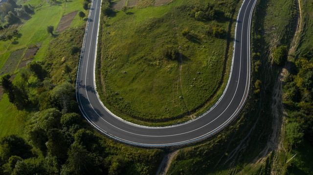 У мережі з'явилися вражаючі фото відремонтованої траси до Синевиру - фото 426503