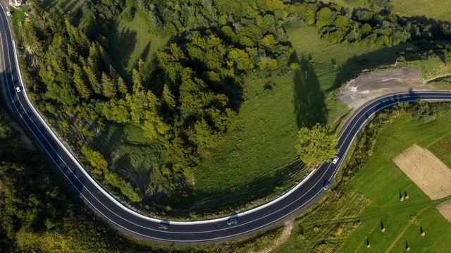 У мережі з'явилися вражаючі фото відремонтованої траси до Синевиру - фото 426507