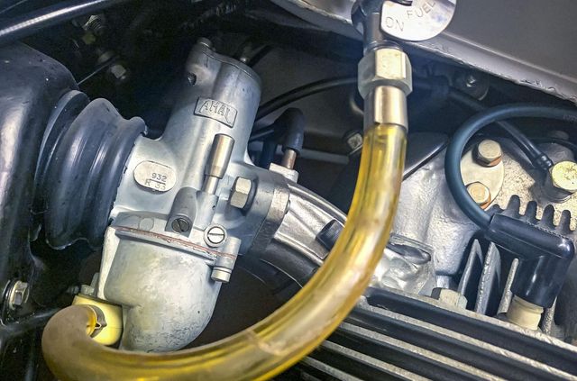 43-річний рідкісний мотоцикл з нульовим пробігом пустять з молотка - фото 426551