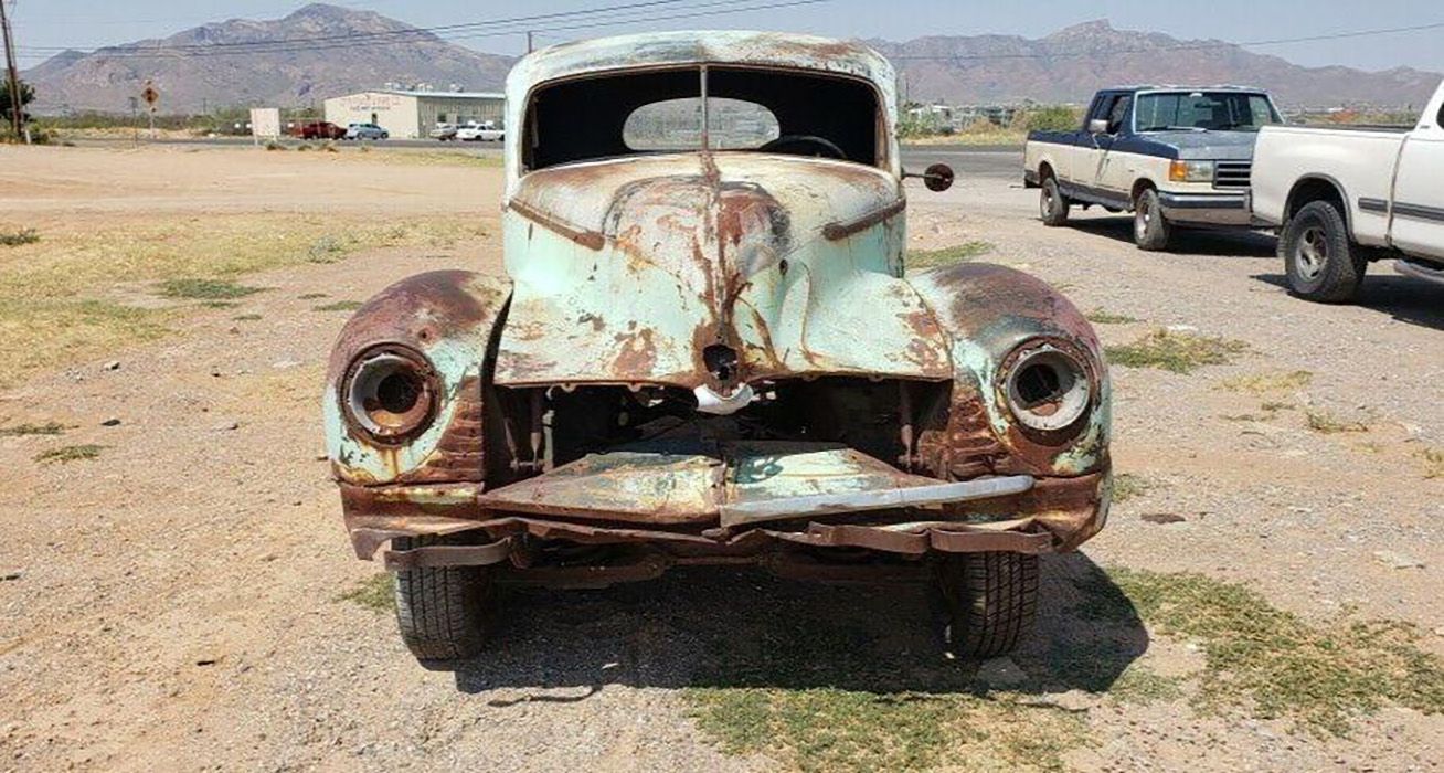 Цей піввіковий пікап покинули у пустелі просто неба: фото