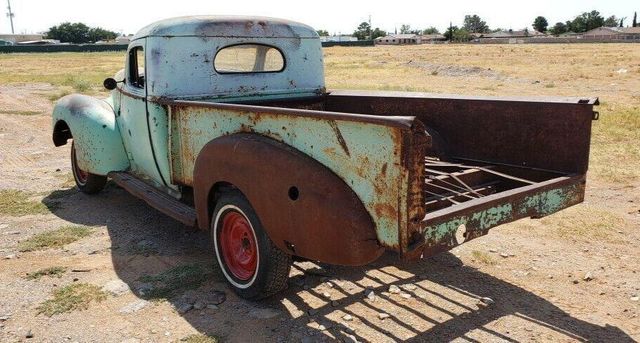 Цей піввіковий пікап покинули у пустелі просто неба: фото - фото 426807