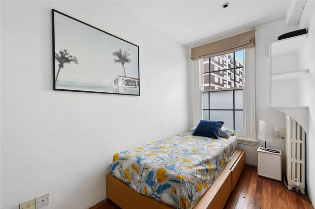 У Лондоні продають будинок шириною лише 1,8 метра: фото помешкання зсередини - фото 426929