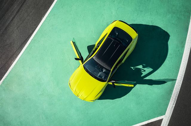 Гігантські ніздрі та механіка: BMW представила нові M3 та M4 - фото 427004