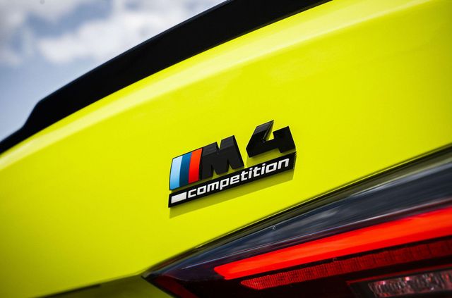 Гігантські ніздрі та механіка: BMW представила нові M3 та M4 - фото 427006